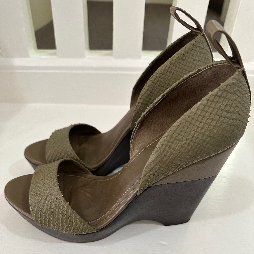 7 For All Mankind Wedge Heels Olive Green SZ 11 US